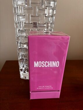 Moschino Bright Pink Eau de Toilette Retail Box
